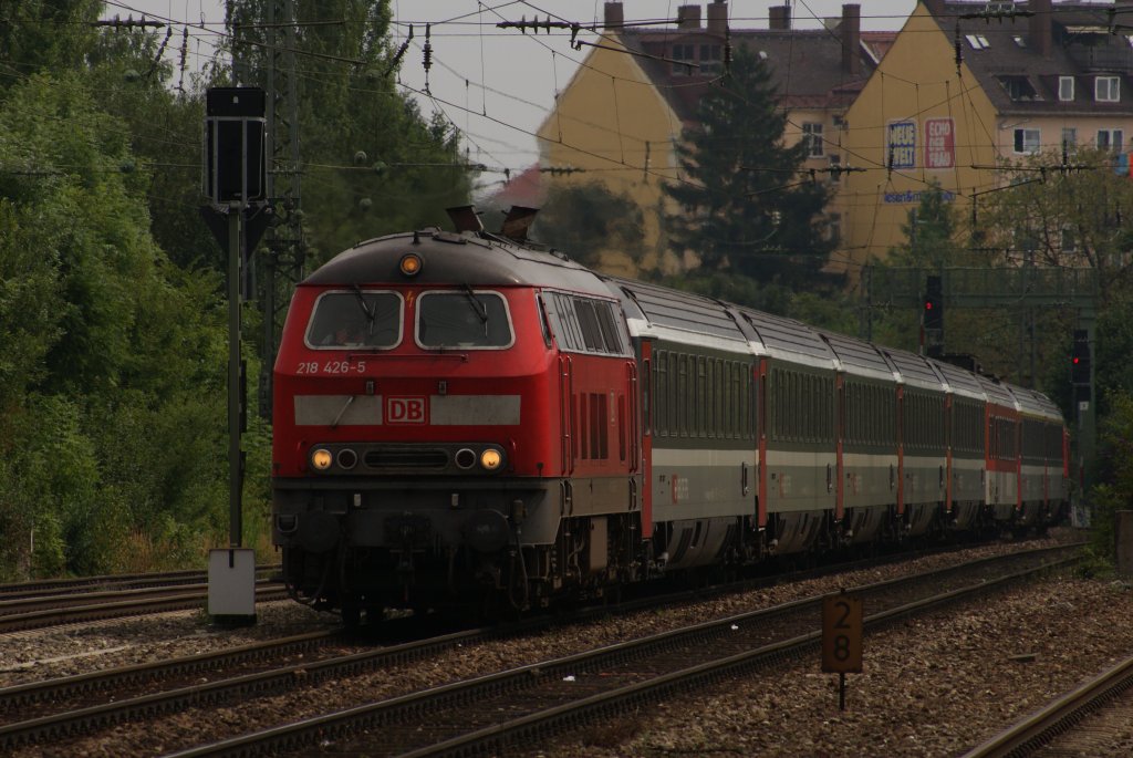 218 426-5 + 218 421-6 mit einem Eurocity in Mnchen Heimeranpalatz am 14.08.2010