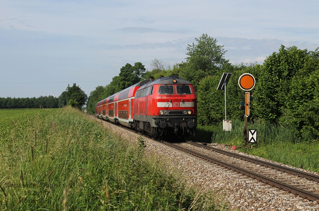 218 428 am 15.6.13 bei Hrlkofen mit einem RB nach Mhldorf