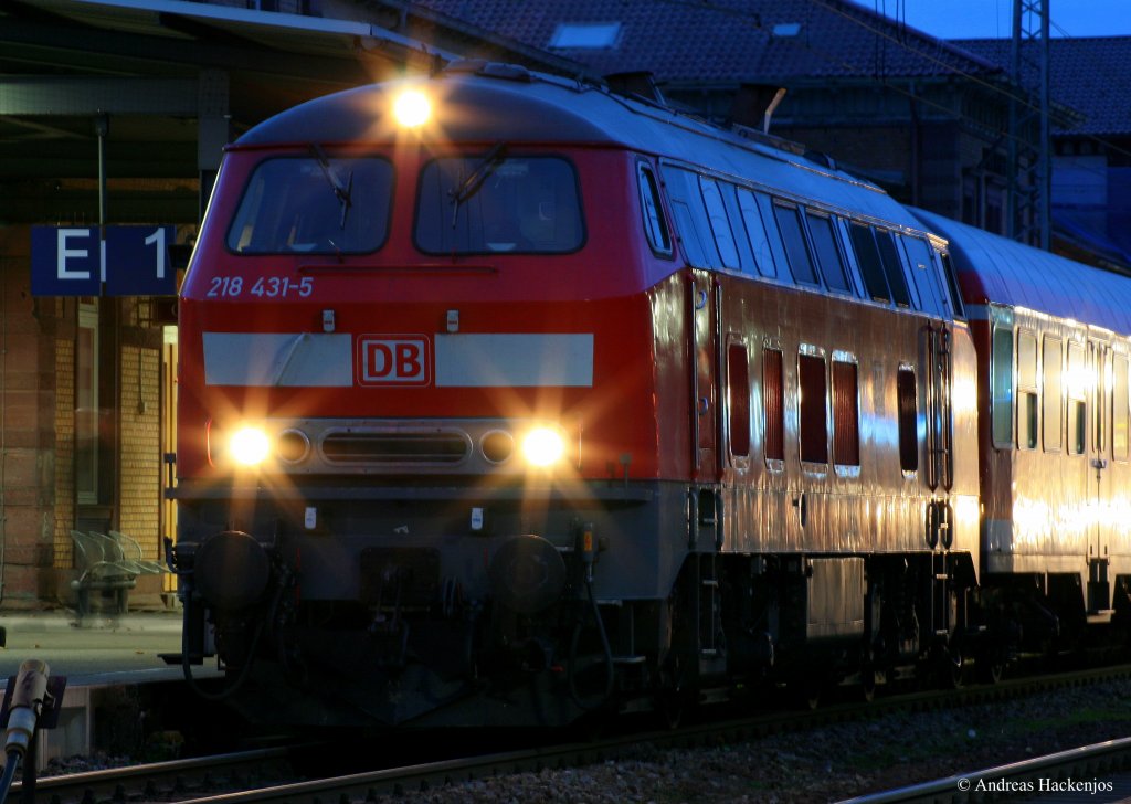 218 431-5 mit dem RE 22315 (Rottweil-Neustadt(Schwarzw)) in Villingen 26.10.09 Die 218 kam in den Herbstferien eine Woche lang als Ersatz fr 611 auf diesen Kurs