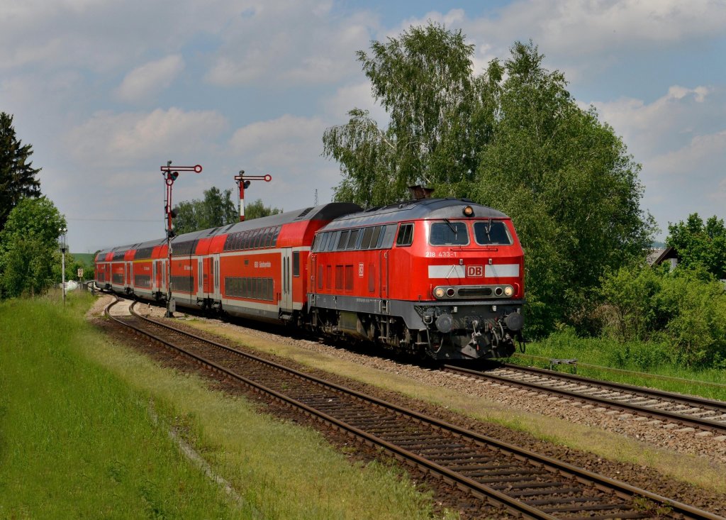 218 433 mit einer RB nach Mhldorf am 18.05.2013 bei Weidenbach.