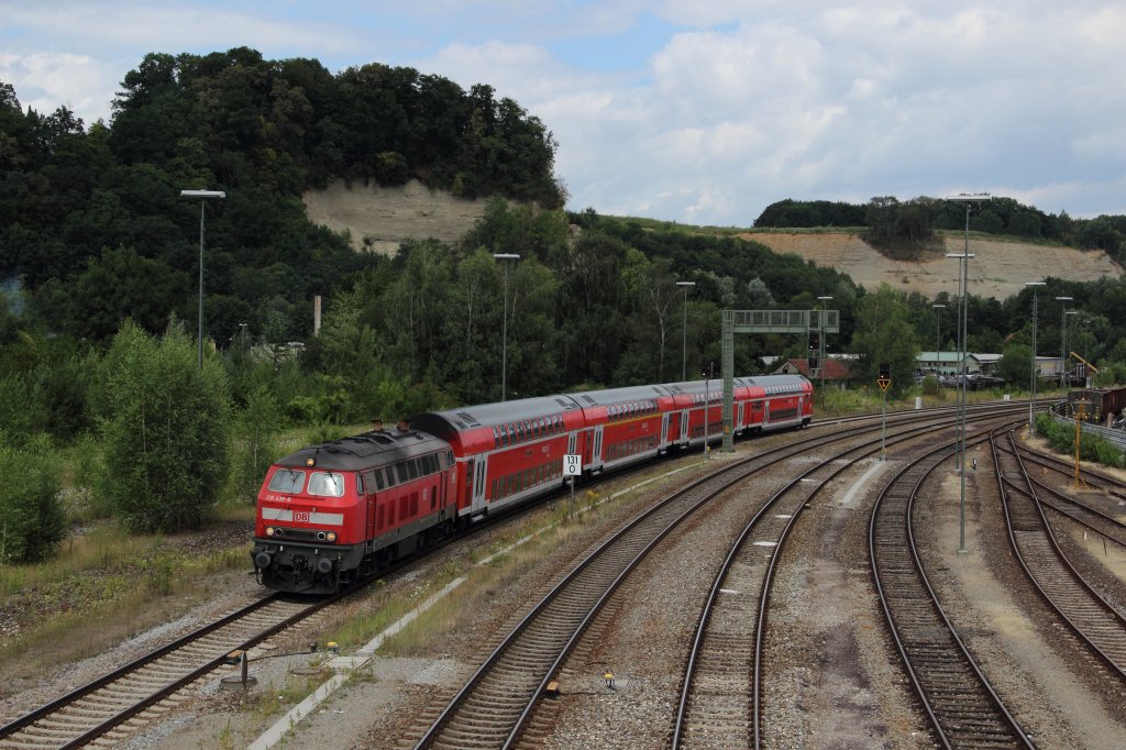 218 439-8 mit einem Regionalexpress in Biberach (Ri) am 31.07.2012