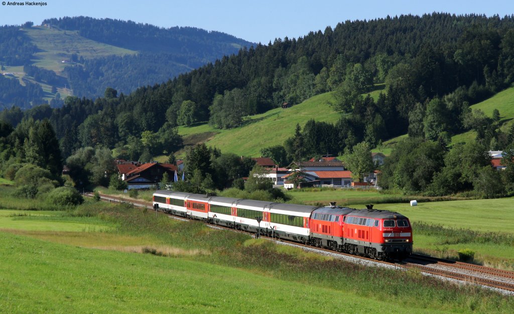 218 440-6 und 401-8 mit dem EC 196 (Mnchen Hbf-Zrich HB) bei Oberstaufen 17.811