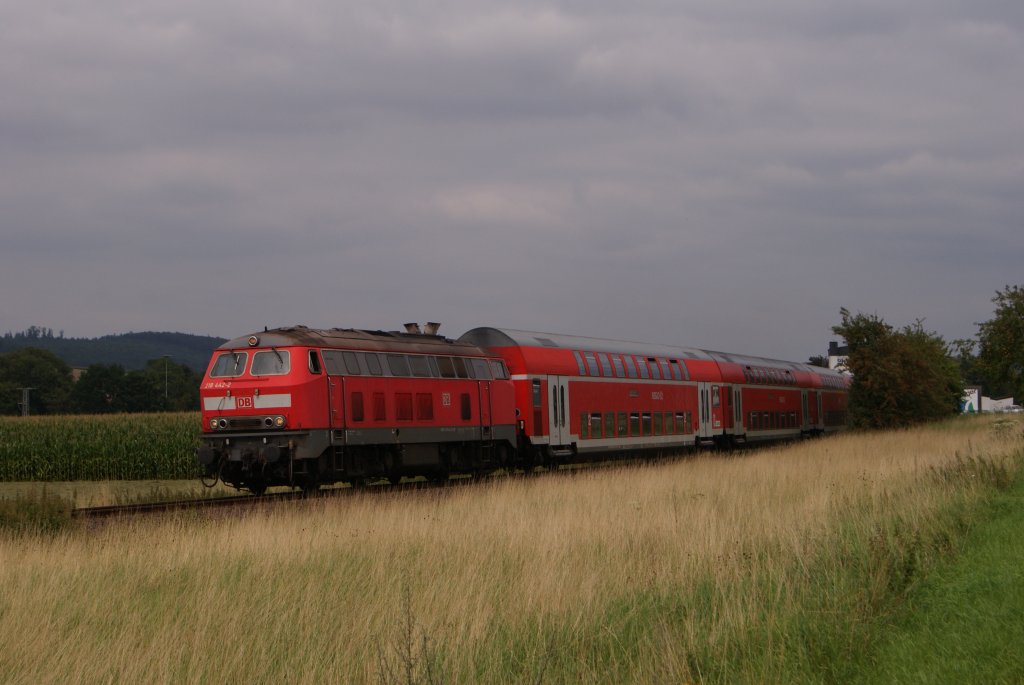 218 442-2 mit einem RE nach Frankfurt Hbf in Glauburg-Glauberg am 01.08.2011