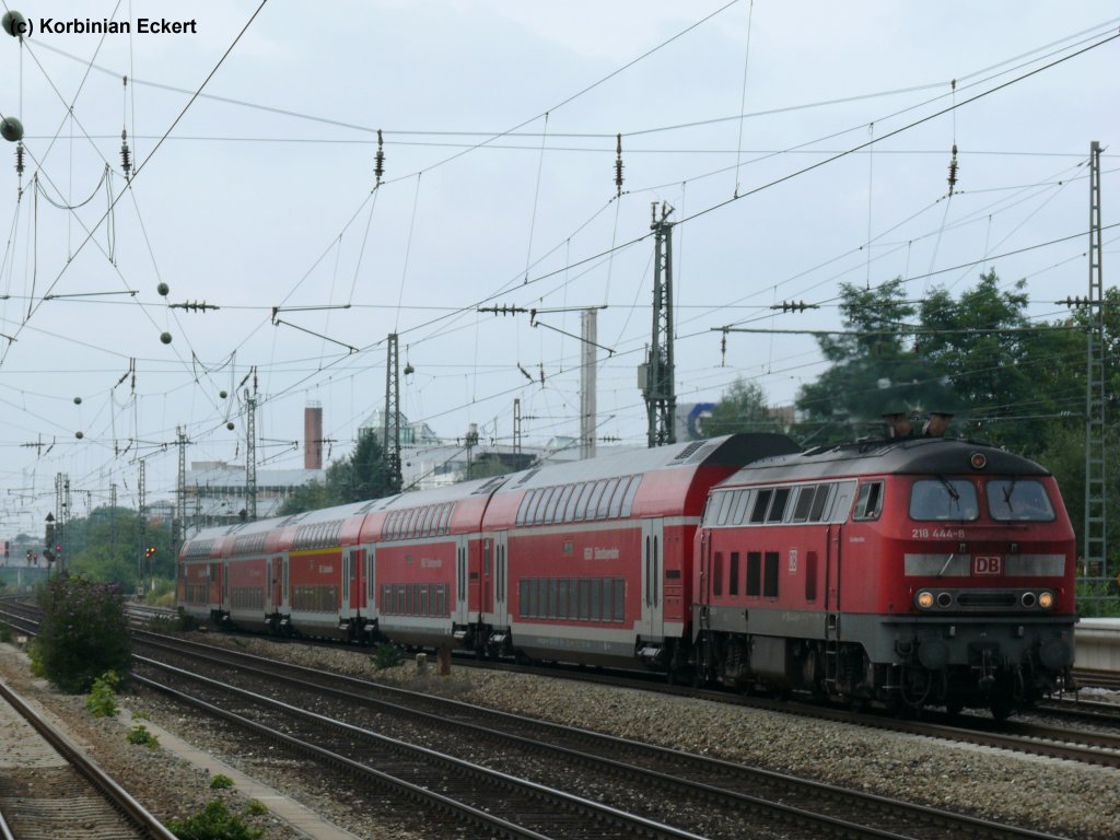 218 444-8 mit der RB 27053 bei der Durchfahrt in Mnchen-Heimeranplatz, 14.08.2010