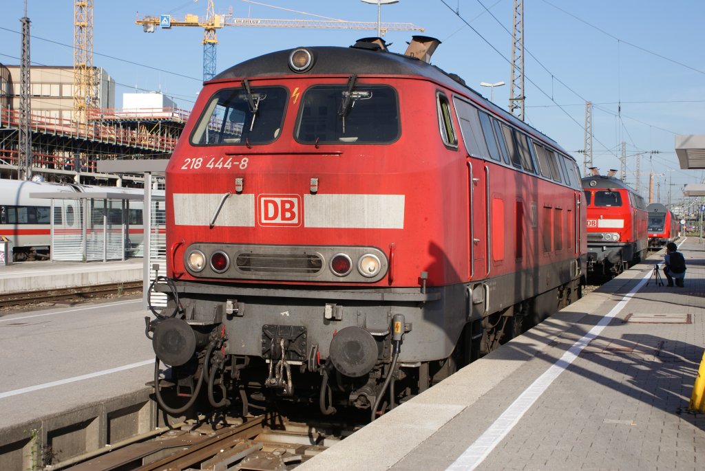 218 444-8 ud 218 423-2 als Lz in Mnchen Hbf am 29.07.2009