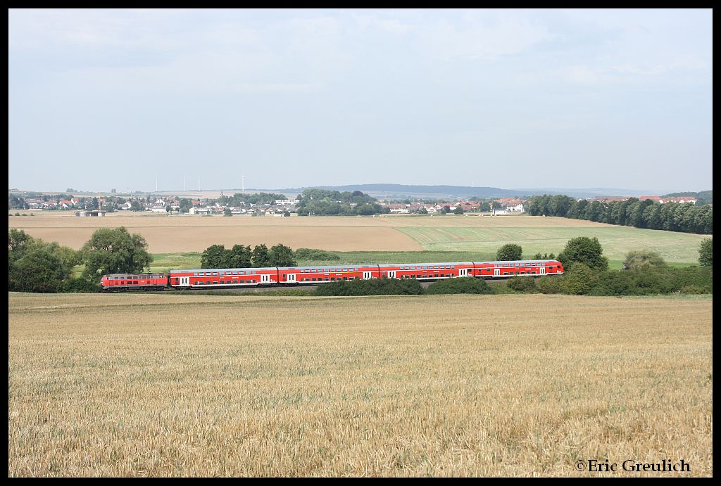 218 446 mit einem RE bei Bdesheim am 20.08.2012.