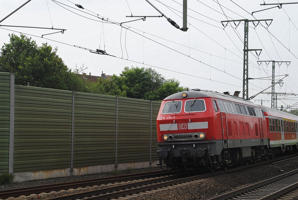 218 450-5, bei der Einfahrt in Lehrte am 22. Juli 10