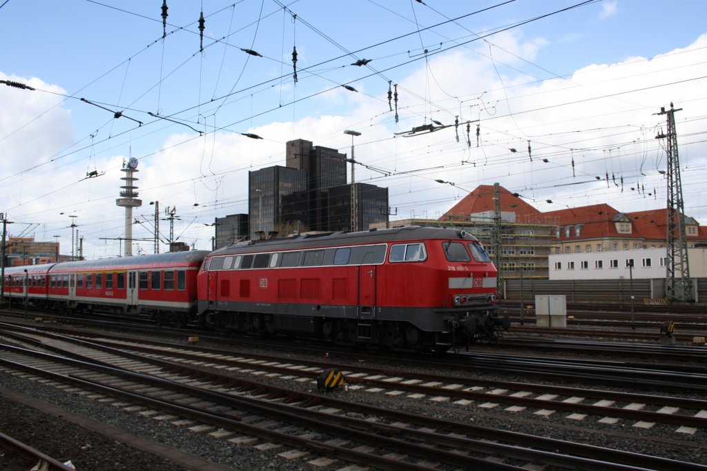 218 451-3, am 12.04.2011 in Hannover HBF.