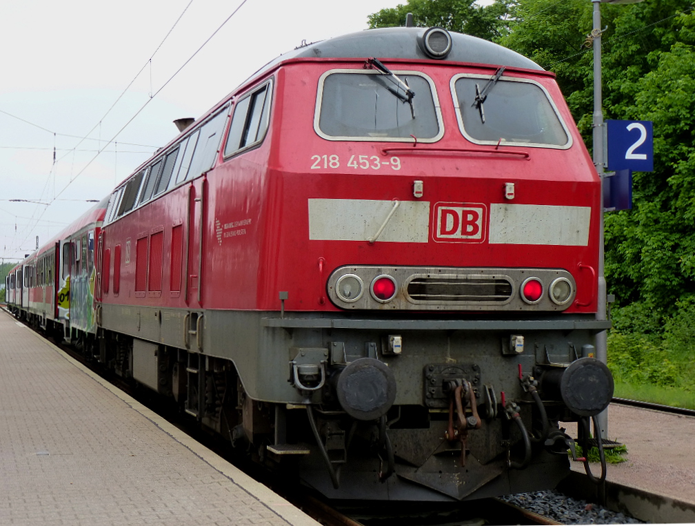 218 453-9 mit RB nach Dannenberg-Ost am Westbahnhof Lüneburg, i.A Fotografiert von meinen Vater Michael Rieß, 19.05.13