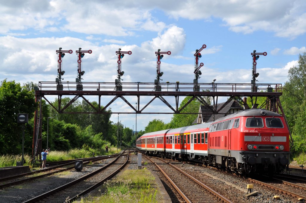 218 455-4 in Richtung Hannover bei der Ausfahrt aus Bad Harzburg (09.06.2012)
