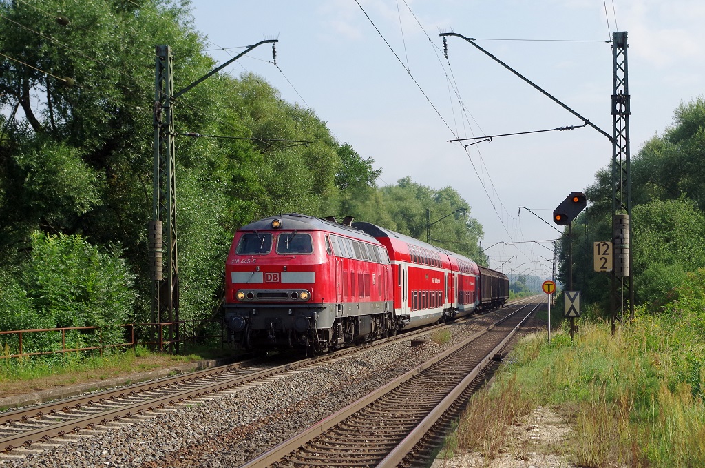 218 455 mit Radlsonderzug der BR-Radltour am 10.08.2013 in Ebing gen Bamberg. 