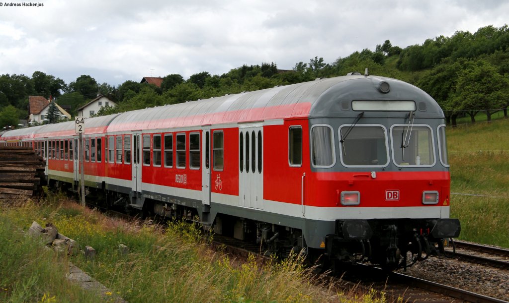 218 456-2 mit dem RE 22311 (Rottweil-Neustadt(Schwarzw)) in Dggingen 19.6.11. Dies ist der letzte Steuerwagen dieser Art mit Gepcktren