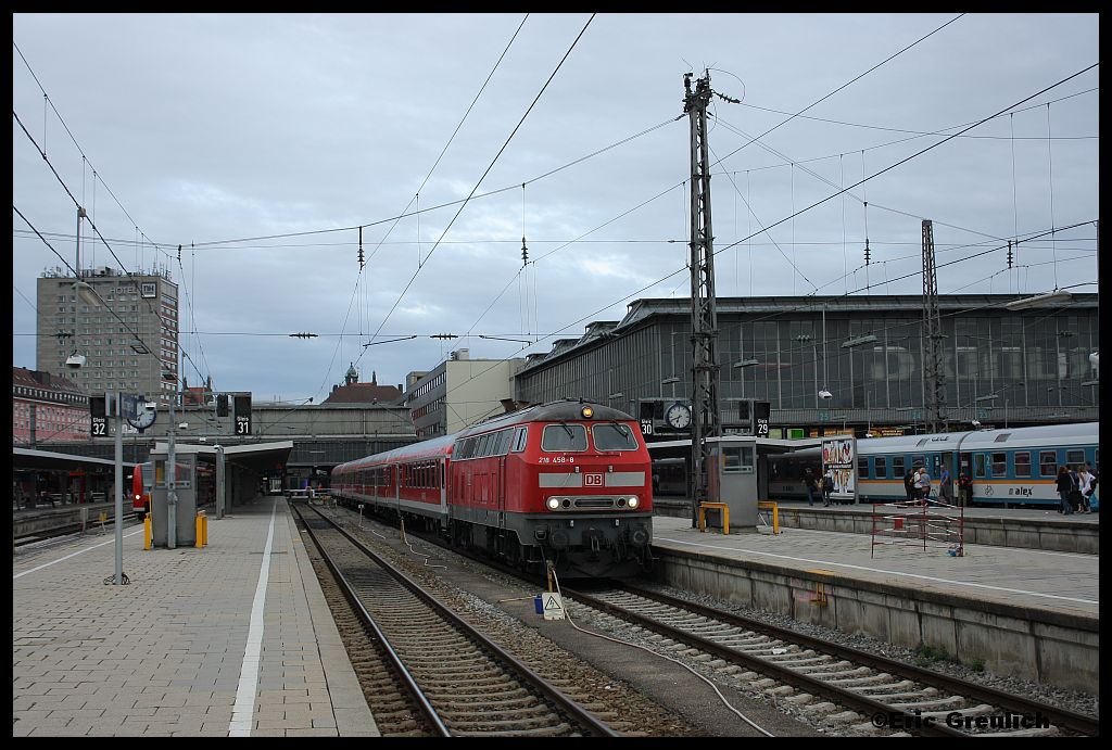218 458 am 24.08.2012 mit einem RE nach Fischen in M�nchen HBF.