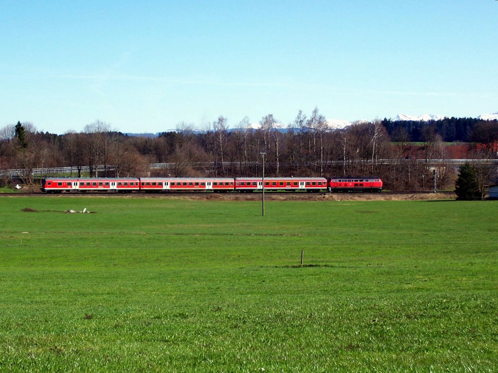 218 461-2 schiebt RB 32954 von Hergatz nach Wangen (Allgu) kurz nach der Abfahrt in Hergatz am 06.04.2010.