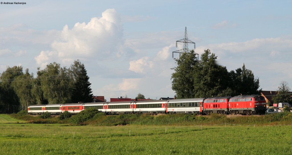 218 463-8 und 444-8 mit dem EC 192 (Mnchen Hbf-Zrich HB)  bei Hergatz 12.8.11