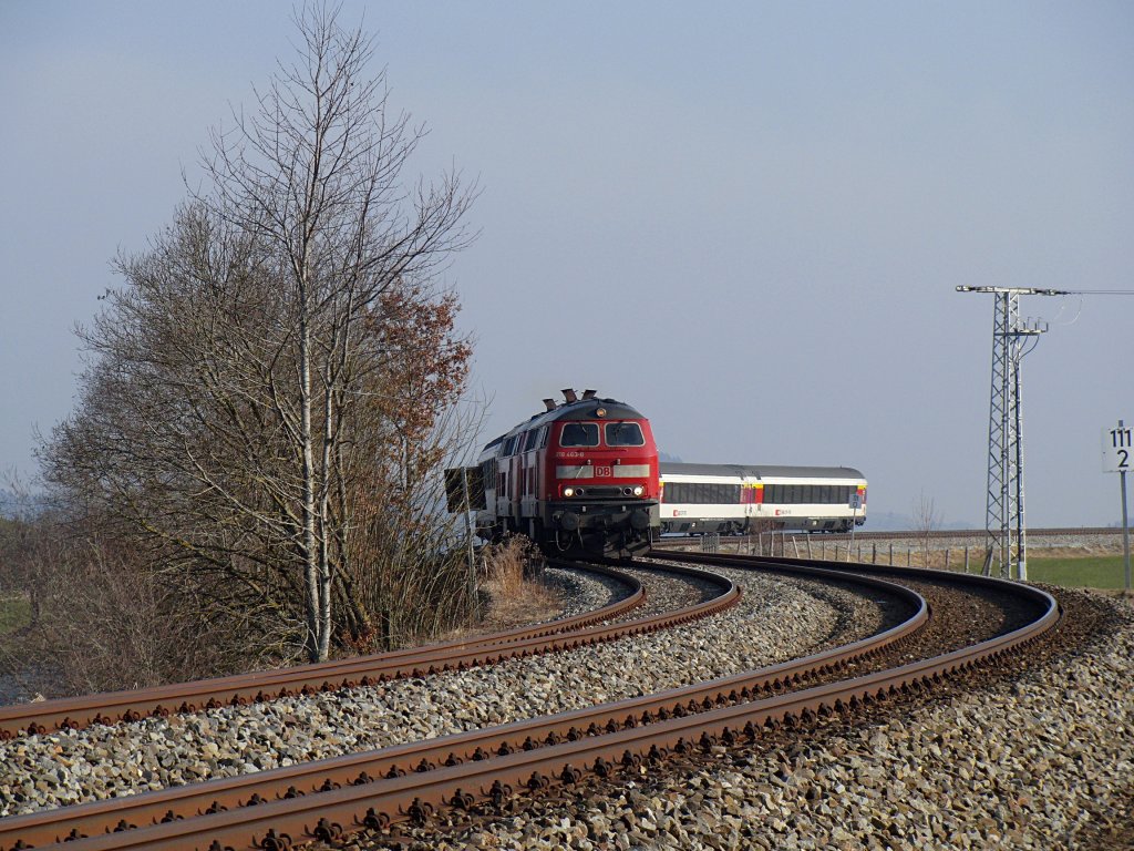 218 463-8 und eine weitere, unerkannt gebliebene 218er durchfahren mit dem EC 196 von Mnchen nach Zrich am 03.03.2011 die engen Kurven bei Heimhofen.