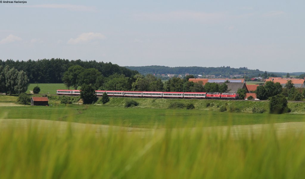 218 464-6 und 434-9 mit dem IC 118 (Salzburg Hbf-Mnster(Westf)Hbf) bei Wattenweiler 18.6.12