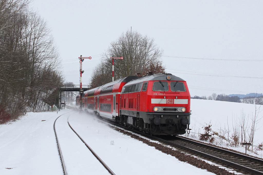 218 466 fhrt mit RB 27033 am 21.02.2013 ohne Halt durch den Bahnhof Thann-Matzbach.