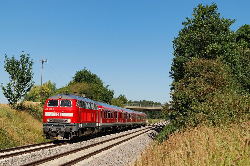 218 469 mit RE 57512 bei Schwabhausen (19.08.2012)