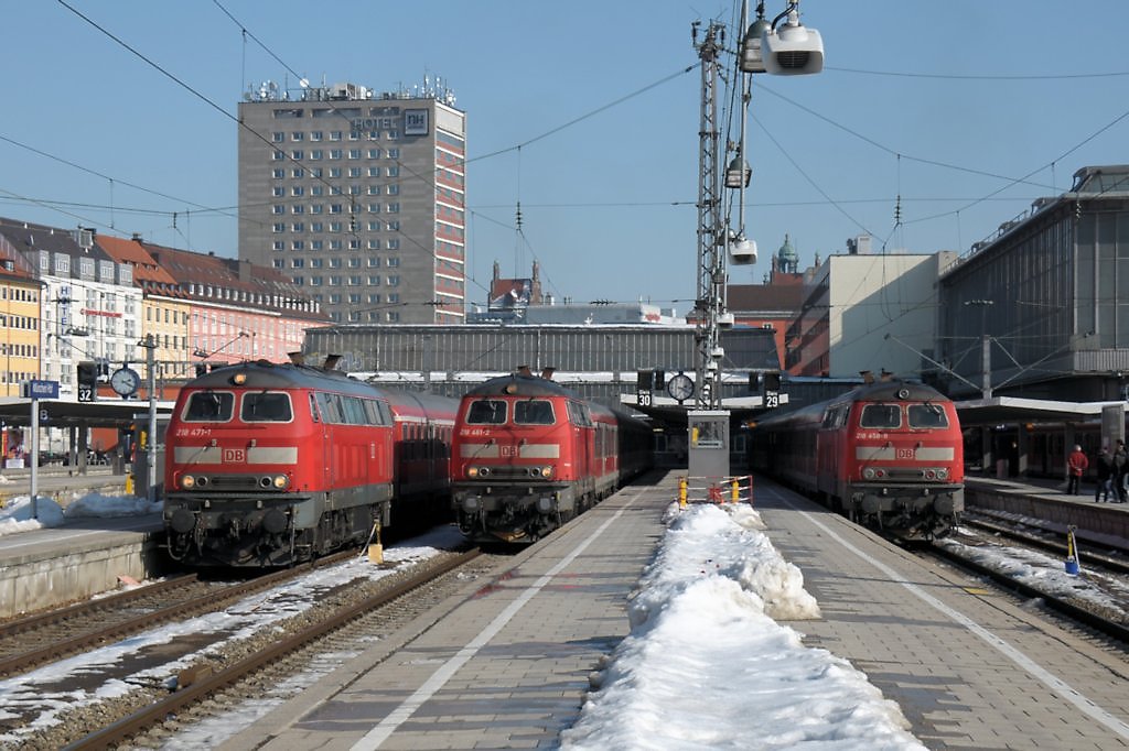 218 471 zusammen mit 461 & 458 am 03.03.13 in Mnchen Hbf