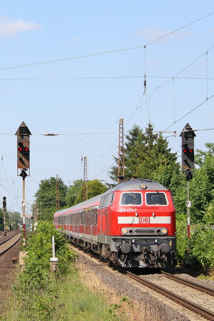 218 473-7 fhrt am 03.06.'11 mit  dem Harzburger  durch Barnten