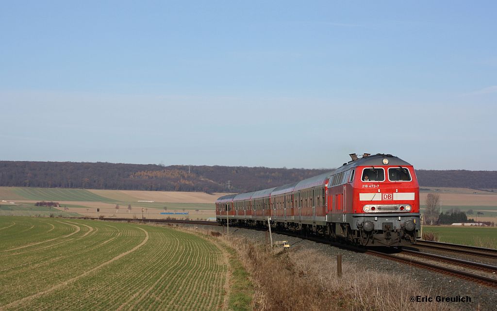 218 473 mit einem RE nach Bad Harzburg am 20.11.2011 bei Klein Elbe.
