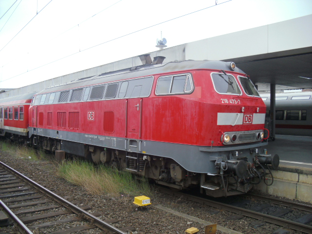 218 473 mit einem RE nach Bad Harzburg in Hannover HBF. 11.9.2012