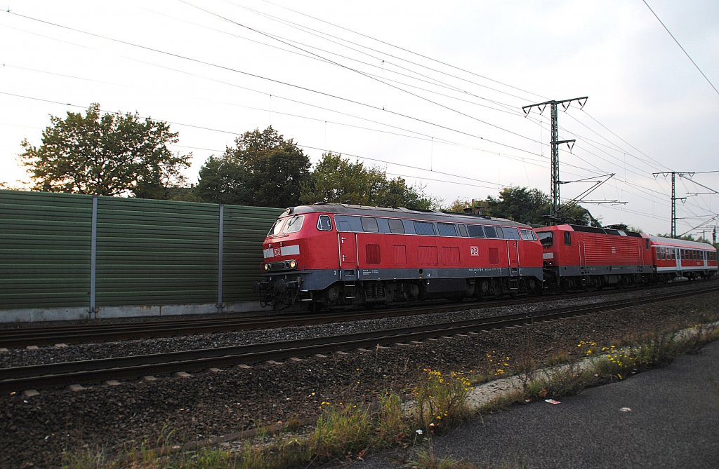 218 473 mit Lokzug, und einen N-Wagen in Lehrte am  18.10.2010.