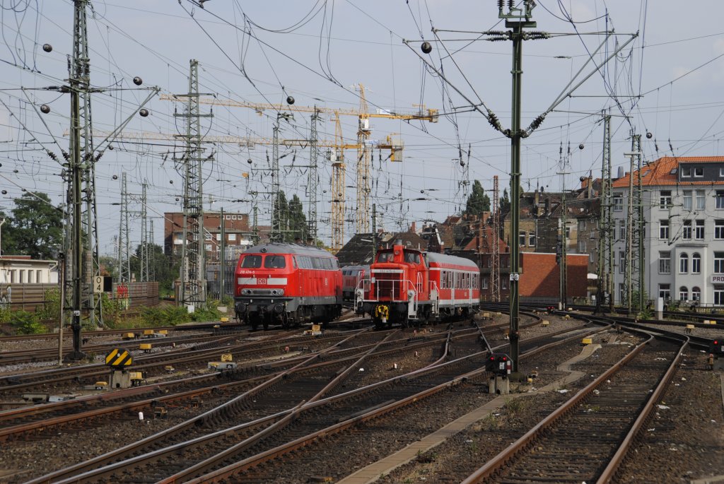 218 474-5 und 362 419-4, in Gleisvorfeld des Hannover HBF, am 10.08.10