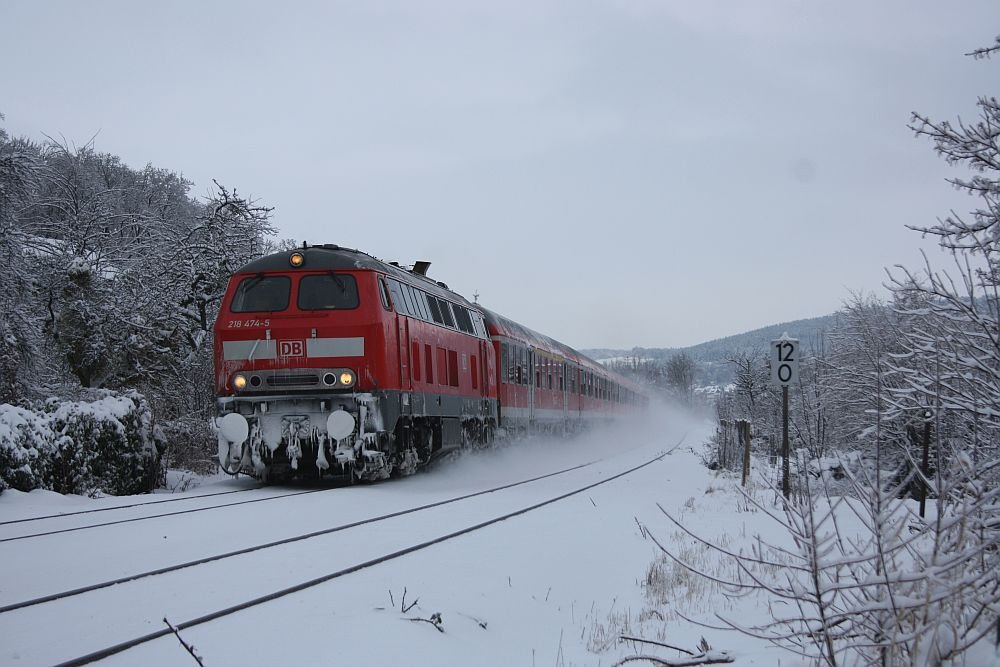 218 474 mit einem RE nach Hannover kurz vor Goslar