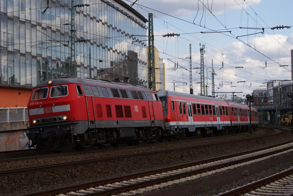 218 476-0 + 218 108-9 mit einem RE in Frankfurt-West am 24.08.2010