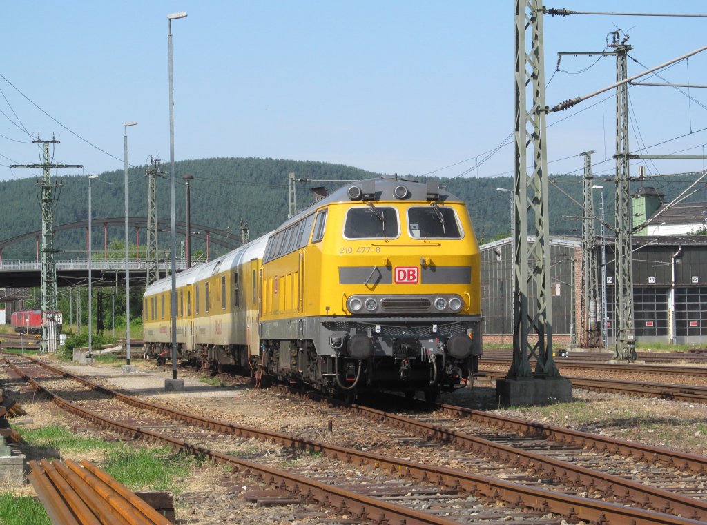 218 477-8 steht am 28. Juli 2013 mit einem Messzug in Saalfeld abgestellt.