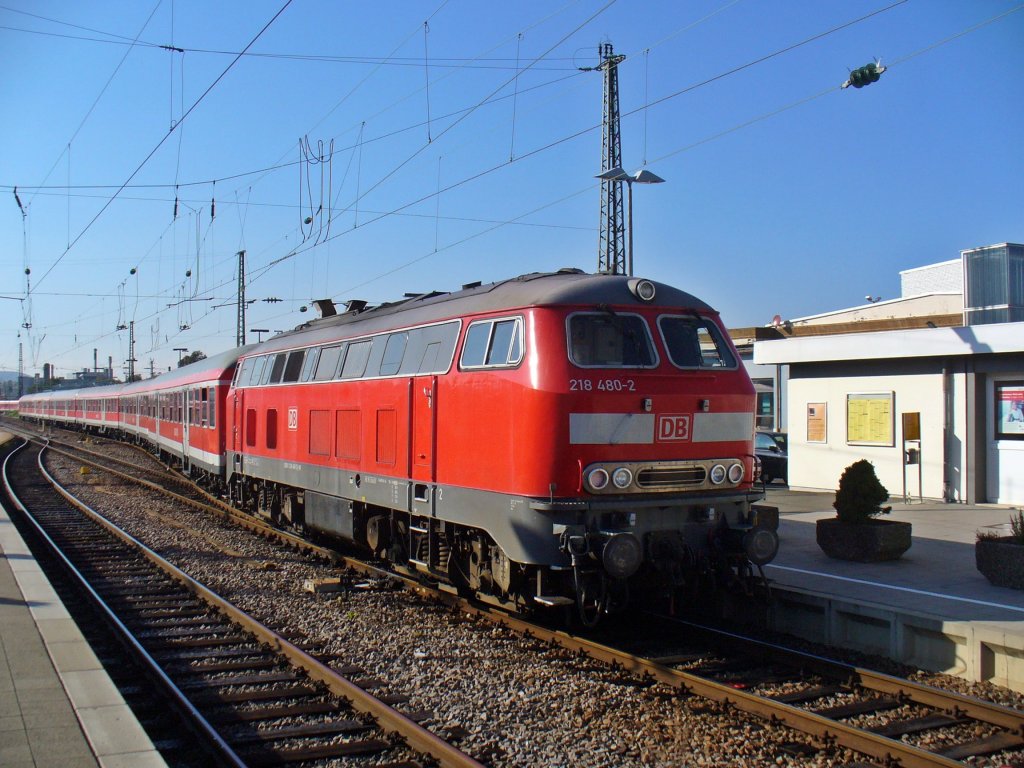 218 480-2 ist mit dem Fuballsonderzug von Mannheim am 22.10.2011 in Kaiserslautern angekommen
