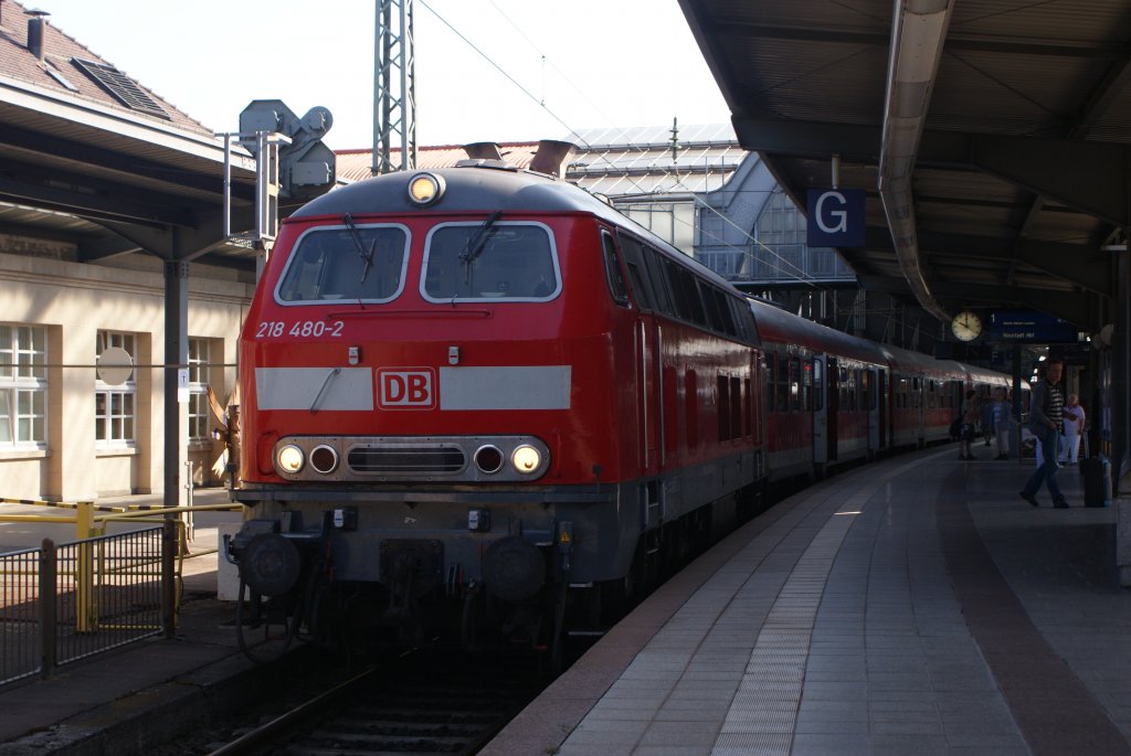 218 480-2 mit einem Regionalexpress in Karlsruhe Hbf am 10.08.2010