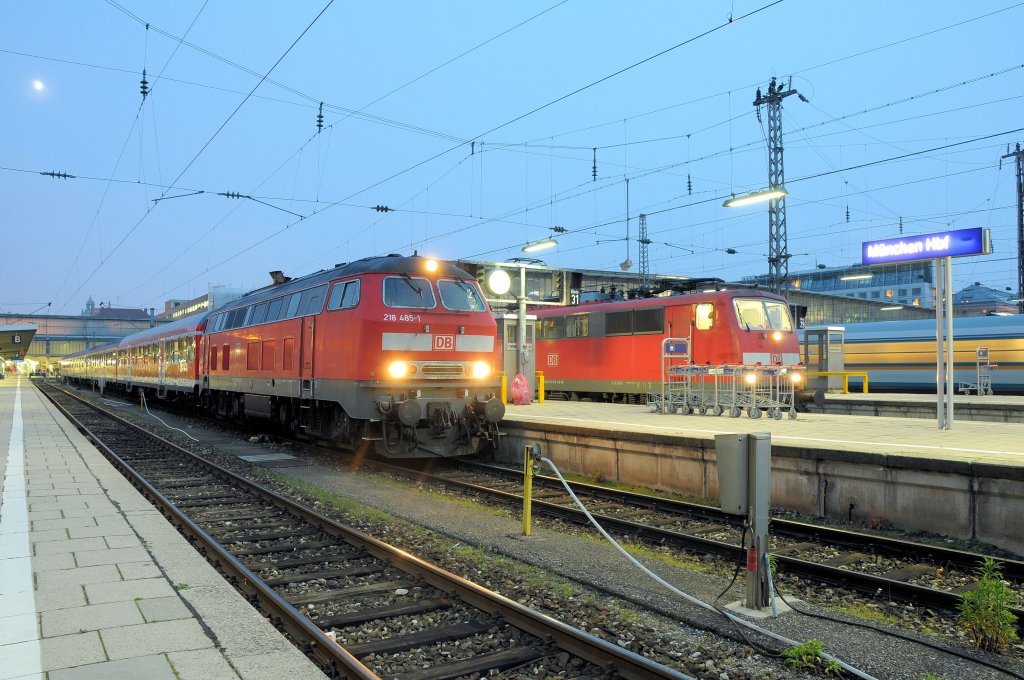218 485 am 31.10.09 mit RE 32688 nach Memmingen in Mnchen Hbf