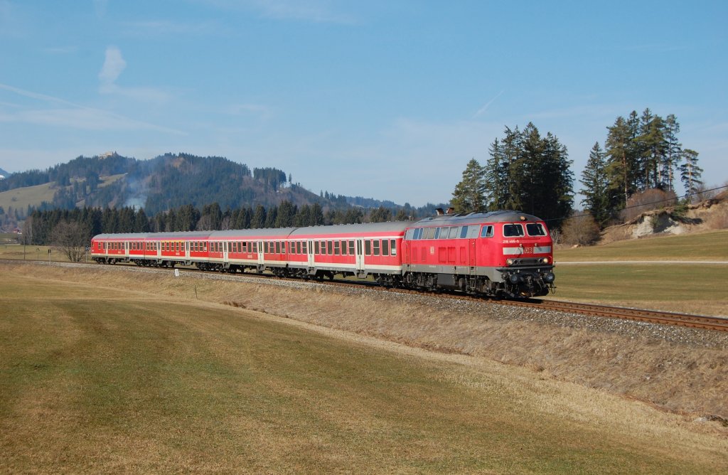 218 486-9 mit RE Mnchen Hbf - Fssen am 17.03.2012 zwischen Weizern-Hopferau und Fssen