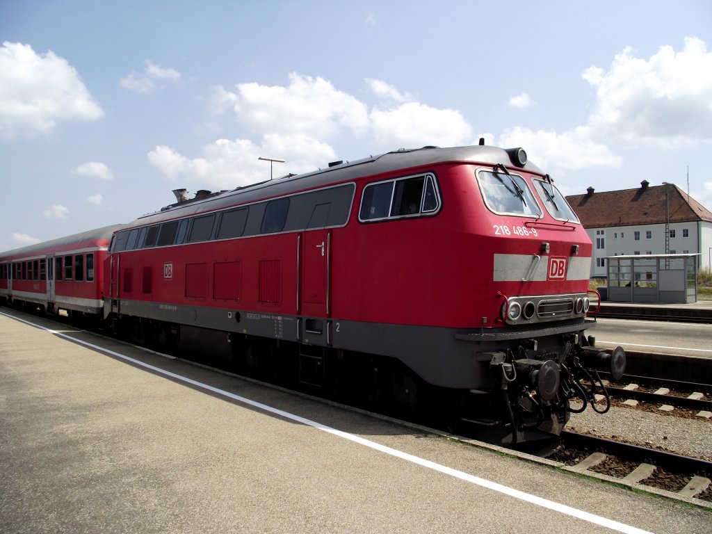 218 486-9 steht mit einer RB in Kempten Hbf am 24.07.13