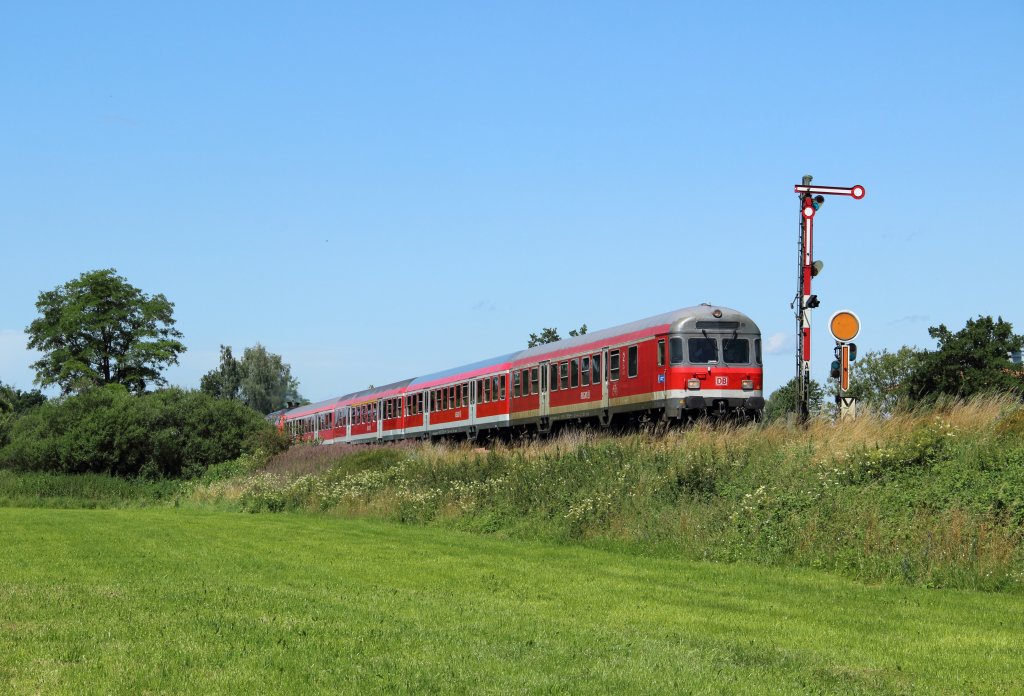 218 490-1 schiebt den RE 57409 nach M�nchen Hbf durch Sontheim (Schwab) am 18.07.2012