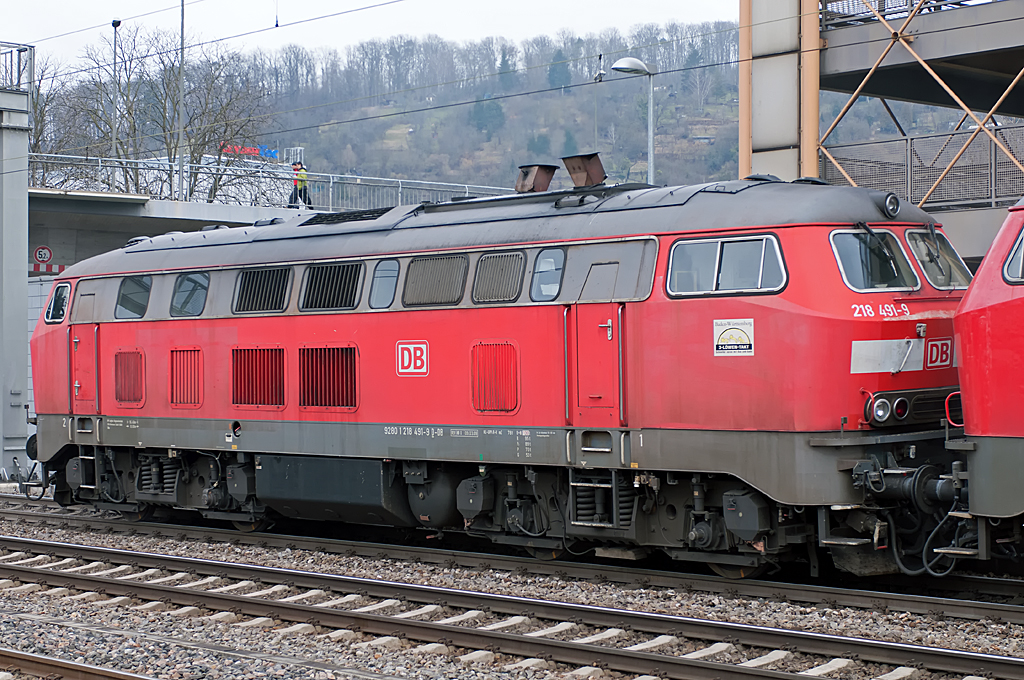 218 491-9 (92 80 1218 491-9 D-DB ), MaK 2000122, Baujahr 1968, DB Regio AG, DB ZugBus Regionalverkehr Alb-Bodensee GmbH, Erst-Bw Lbeck, Bh Ulm, 17.02.2013, Plochingen Bf