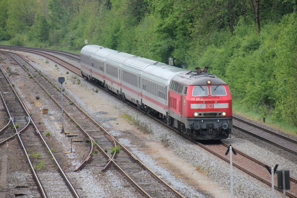 218 491 mit IC Oberstdorf-Augsburg bei der Einfahrt Kempten(Hbf.)