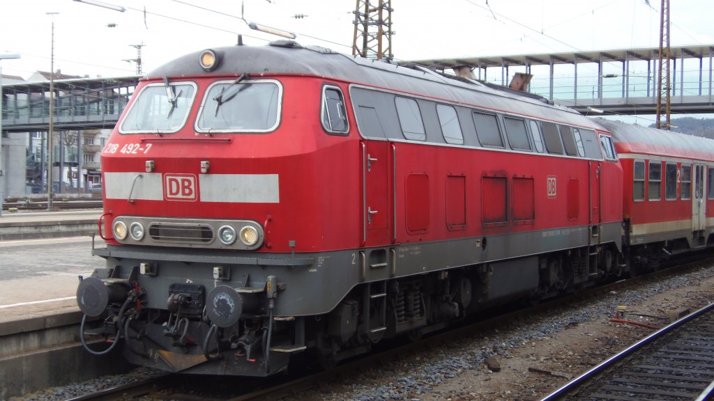 218 492 mit n-Wagen in Ulm Hbf am 26.02.2012