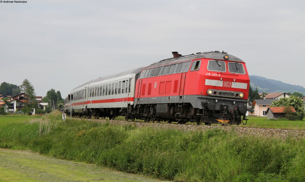 218 493-5 mit dem IC 2085 (Augsburg Hbf-Oberstdorf) bei Blaichach 17.6.12