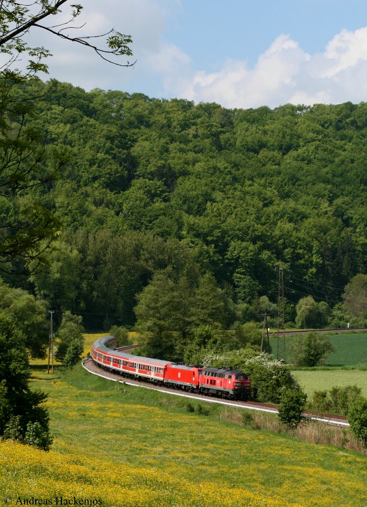 218 495-0 und 146 226-6 mit dem RE 19610 (Singen(Hohentwiel)-Stuttgart Hbf) bei Mhlen 23.5.10