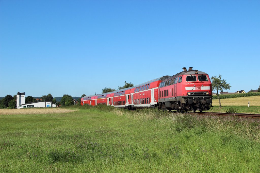 218 498-4 mit einem Regionalexpress nach Frankfurt in Glauburg-Glauberg am 01.08.2012