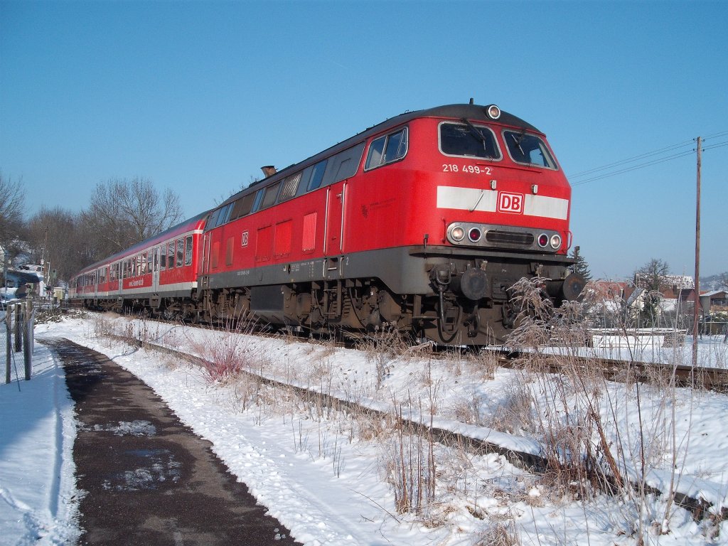 218 499-2 am 9.1.2009 kurz nach dem Verlassen der Haltestelle Brucken.