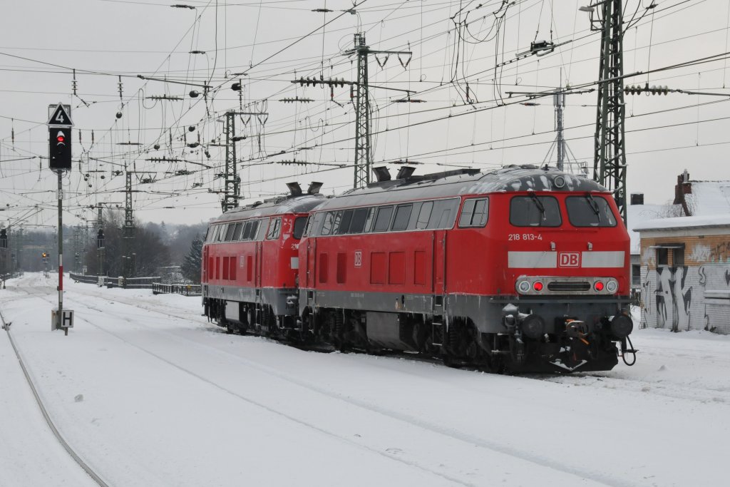 218 813-4 und 218 833-2 waren am 25/12/2010 als Lokzug nach Aachen gekommen. Nach einem kurzen Aufenthalt entschwanden sie wieder in Richtung Dren.