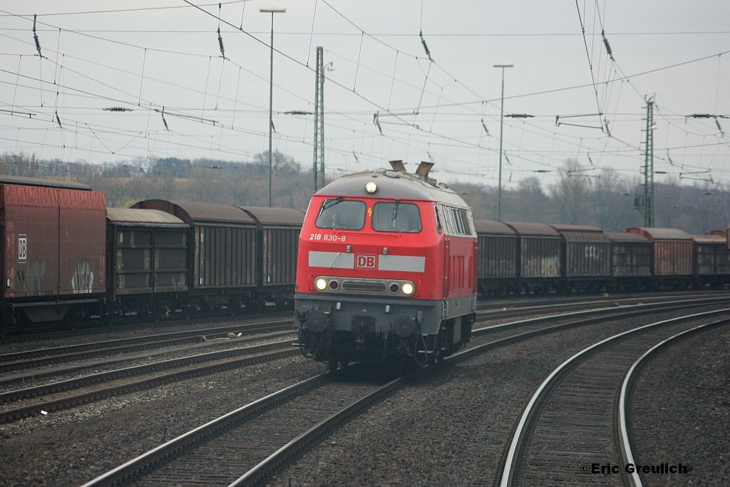 218 830 am 18.03.2012 mit viel Tele vom Bahnsteig von Wabern verewigt.