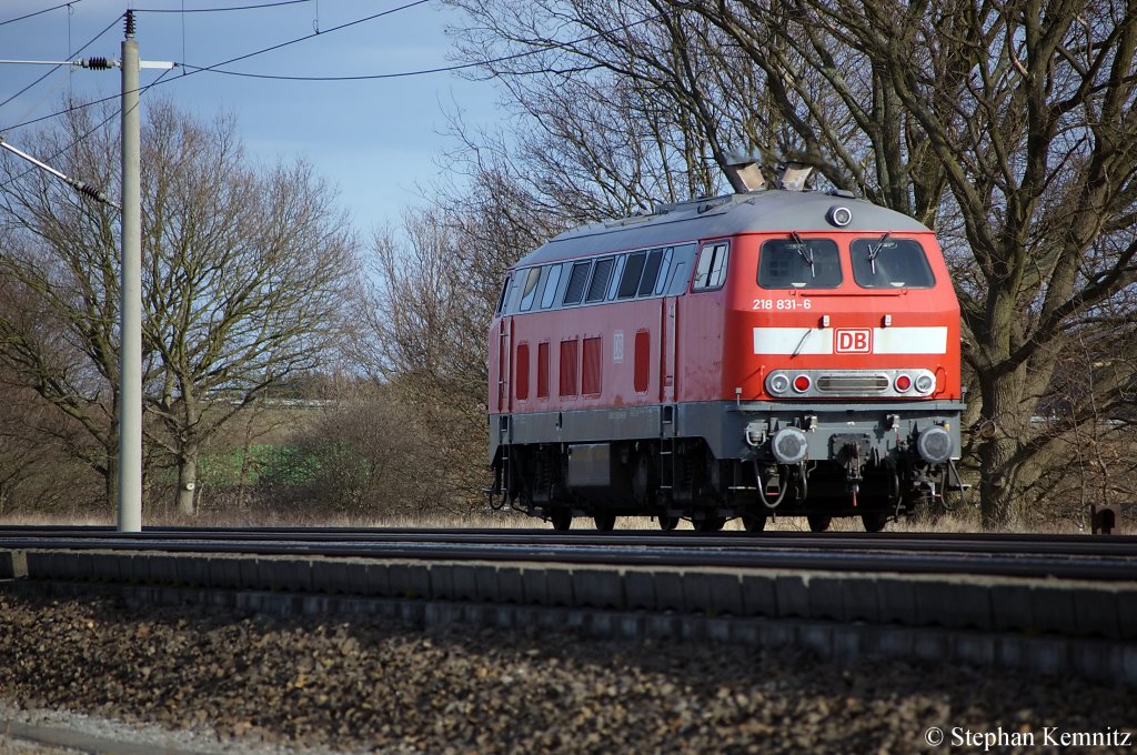 218 831-6 als Lz zwischen Gro�wudicke und Rathenow in Richtung Rathenow unterwegs. 24.03.2011