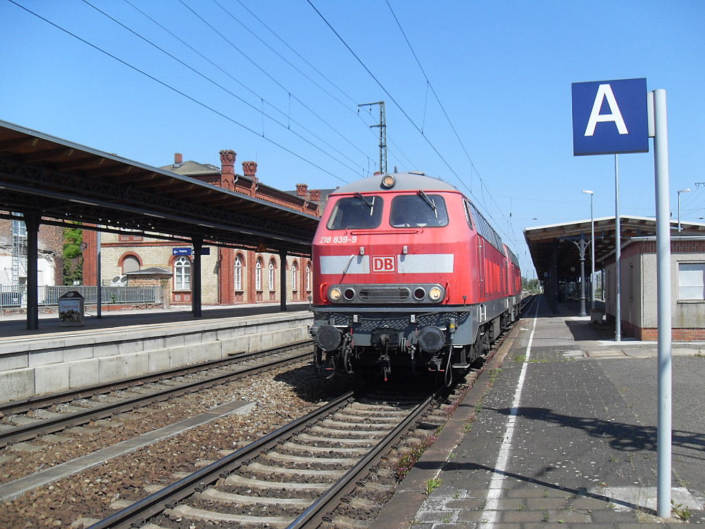 218 839 und 218 835 fuhren am 20.05.2012 Lz durch Stendal in Richtung Hannover.