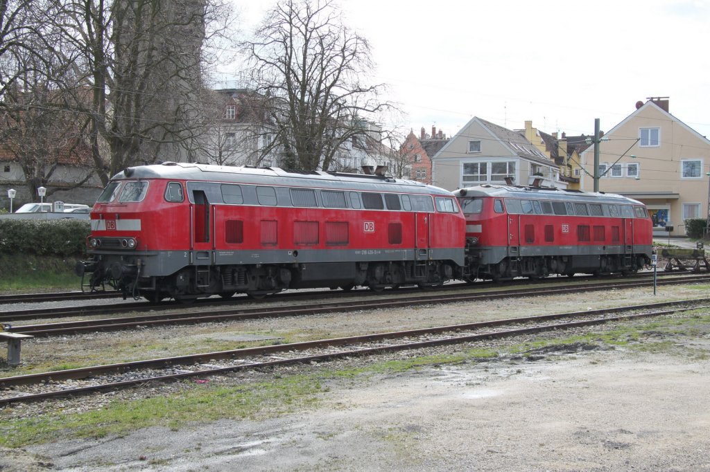 218er Doppeltraktion auf dem Lokgleis in Lindau.13.04.13